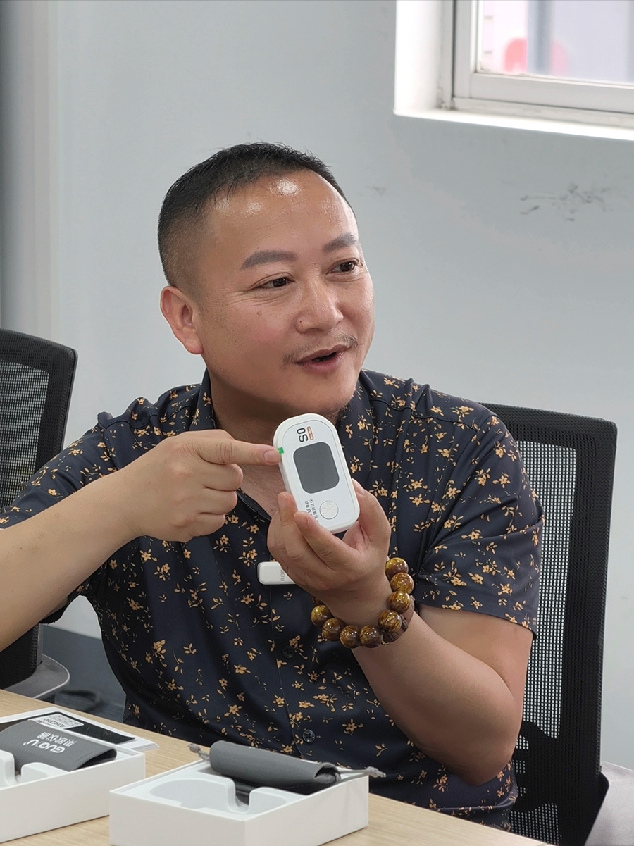 上海灘膜哥潘總到對(duì)果歐太陽(yáng)膜測(cè)試儀功能給予了高評(píng)價(jià)