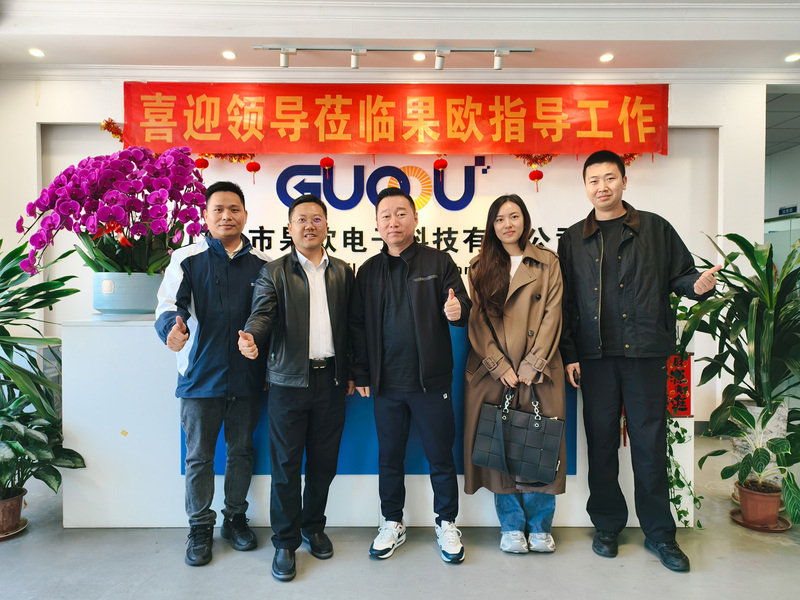 果歐與查博士團隊合影